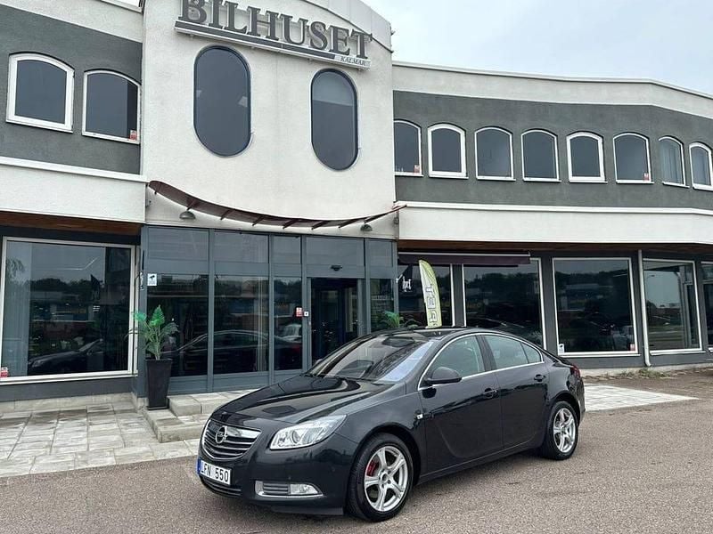 Svart Begagnad 2011 Opel Insignia Sedan | 79 900 kr (Dyr) - Bild 1/4