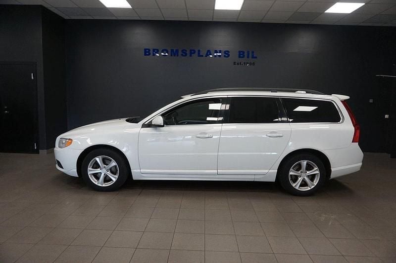 Vit Begagnad 2012 Volvo V70 Momentum Kombi | 69 500 kr (Superpris) - Bild 1/4