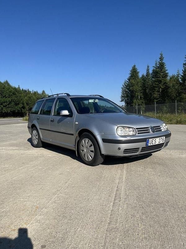 Silver Begagnad 2003 VW Golf IV Basis Kombi | 17 000 kr (Marknadspris) - Bild 1/4