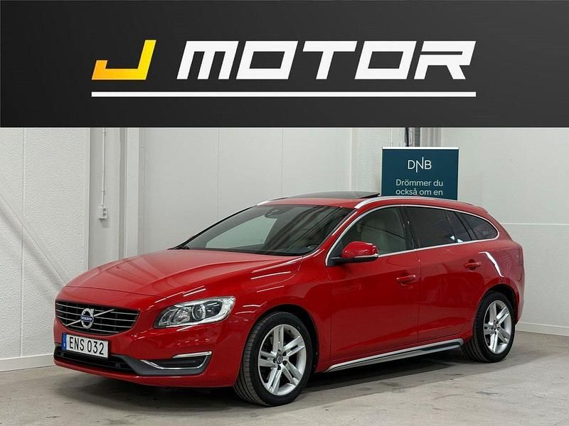Röd Begagnad 2015 Volvo V60 Summum Kombi | 139 900 kr (Marknadspris) - Bild 1/4