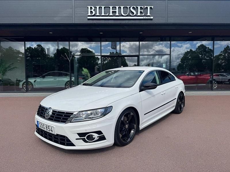 Vit Begagnad 2014 VW CC R-line Sedan | 139 900 kr (Marknadspris) - Bild 1/4