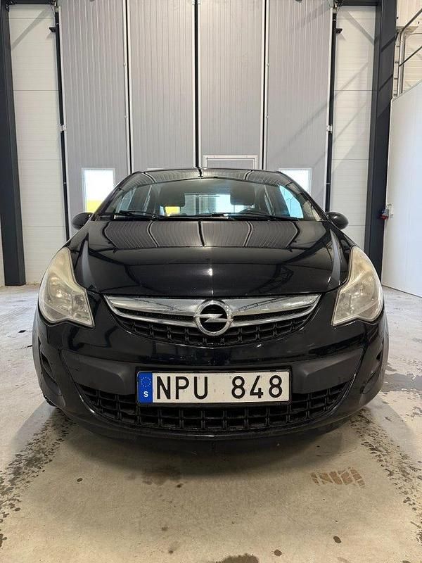 Begagnad Opel Corsa Enjoy 86 HK (63 kW) 2011 Svart Halvkombi