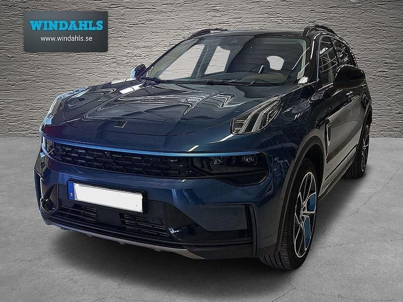Blå Begagnad 2022 Lynk & Co 01 SUV | 279 800 kr (Marknadspris) - Bild 1/4