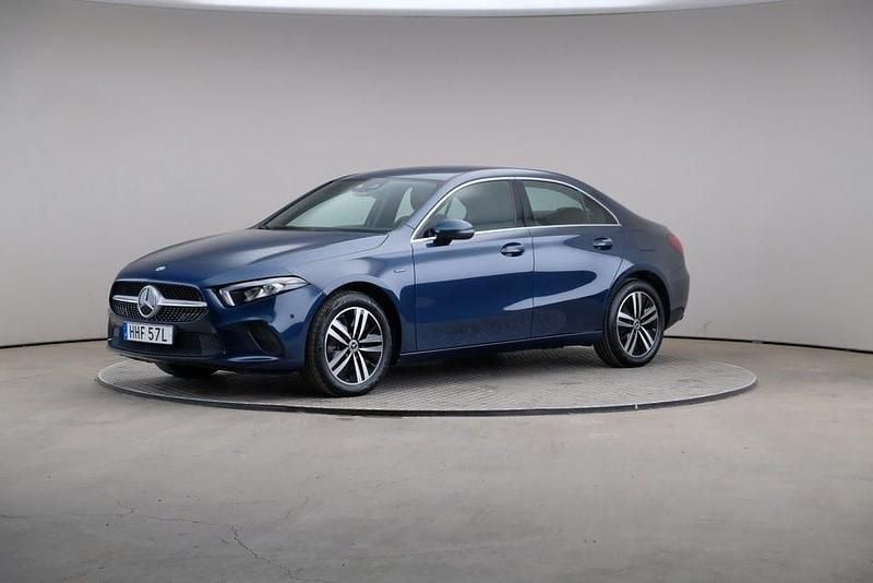 Blå Begagnad 2021 Mercedes A250 Sedan | 289 000 kr (Marknadspris) - Bild 1/4