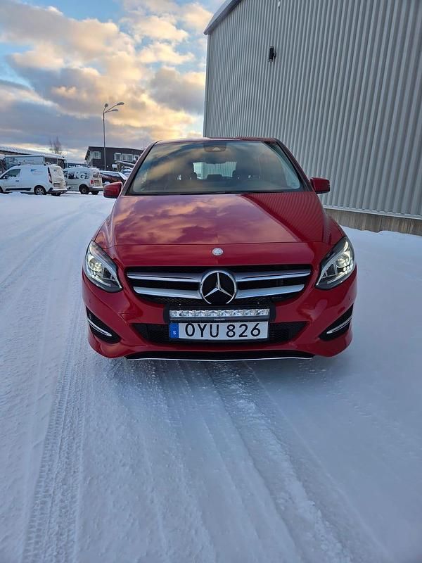 Begagnad Mercedes B220 184 HK (135 kW) 2016 Minibuss