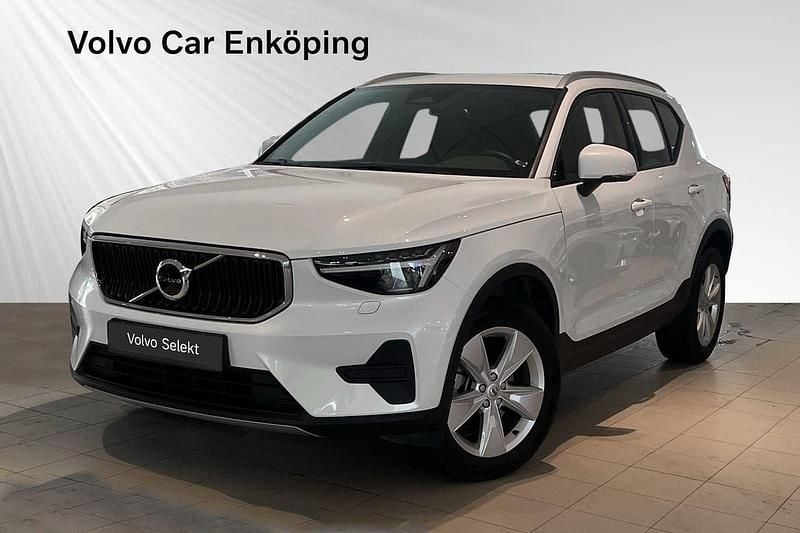 Vit Begagnad 2024 Volvo XC40 Core SUV | 349 900 kr (Bra pris) - Bild 1/3