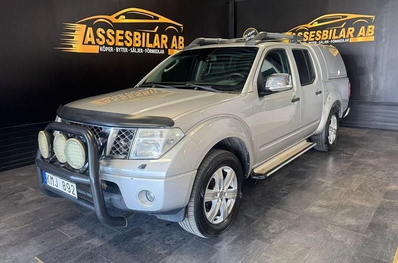 Silver Begagnad 2008 Nissan Navara Pickup | 99 900 kr (Marknadspris) - Bild 1/1