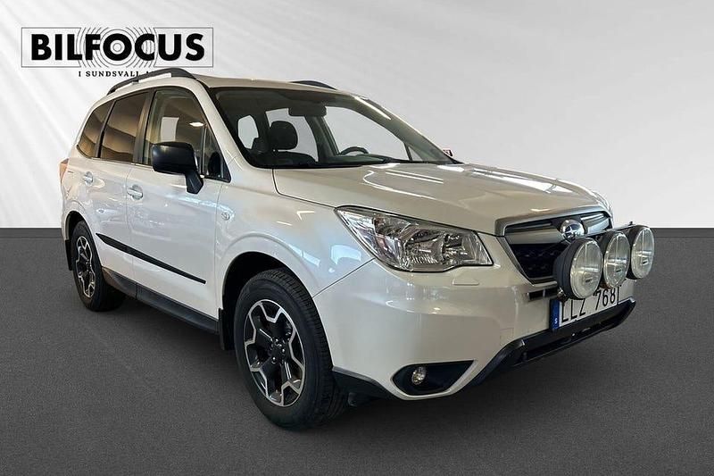 Vit Begagnad 2012 Subaru Forester SUV | 134 000 kr (Lite dyr) - Bild 1/4