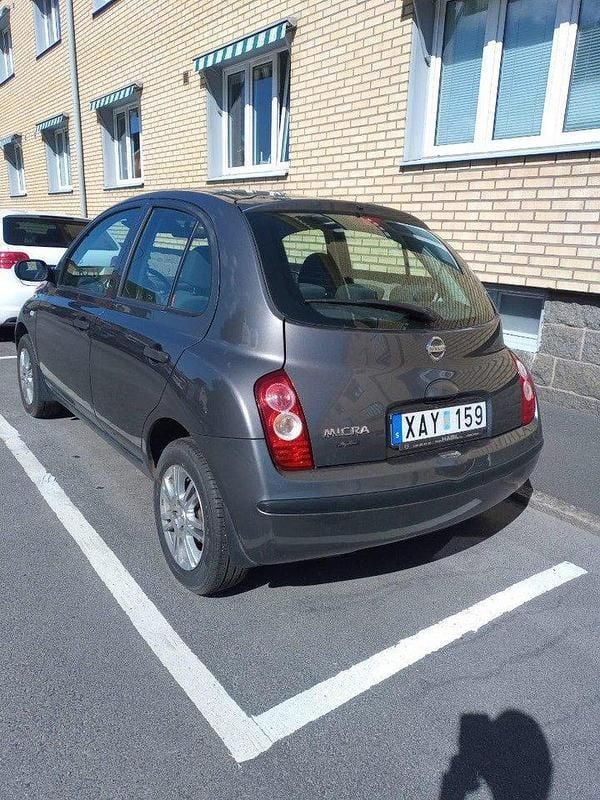 Grå Begagnad 2005 Nissan Micra Halvkombi | 30 000 kr (Marknadspris) - Bild 1/2