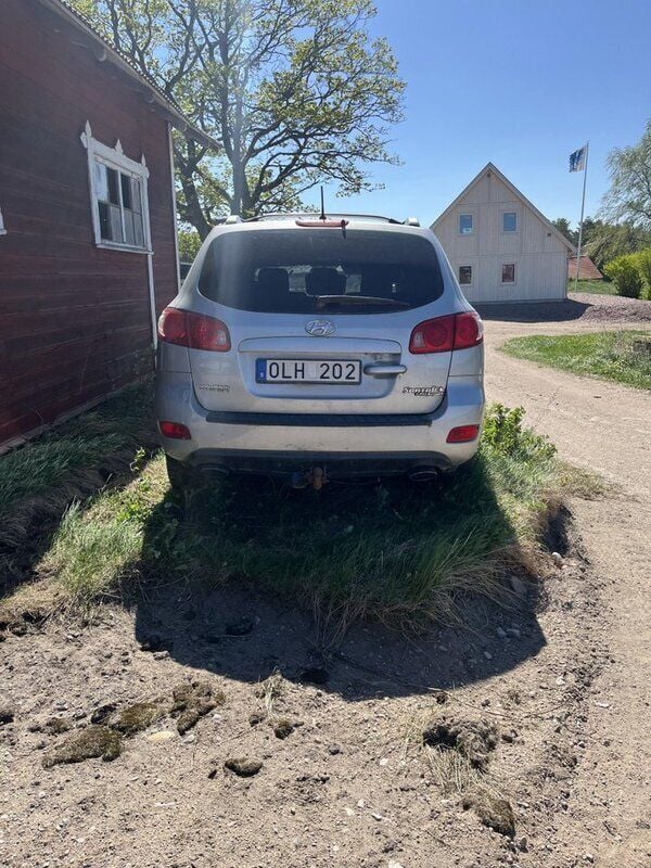 Silver Begagnad 2007 Hyundai Santa Fe SUV | 7 000 kr (Lite dyr) - Bild 1/4