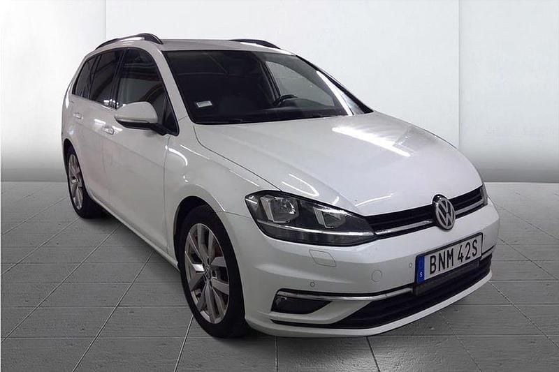 Begagnad VW Golf VII GT 150 HK (110 kW) 2020 Vit Kombi