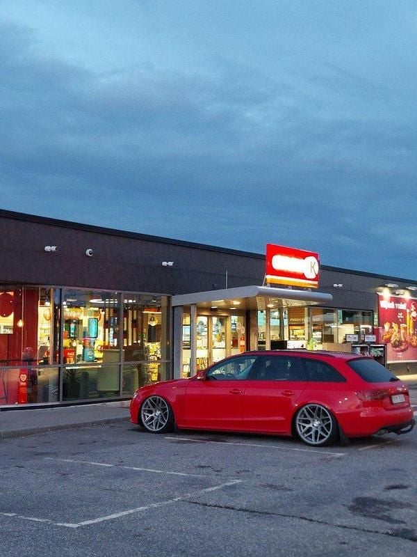 Röd Begagnad 2011 Audi A4 Kombi | 50 000 kr (Marknadspris) - Bild 1/4