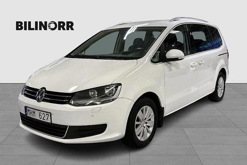 Vit Begagnad 2012 VW Sharan Minibuss | 119 900 kr (Marknadspris) - Bild 1/4
