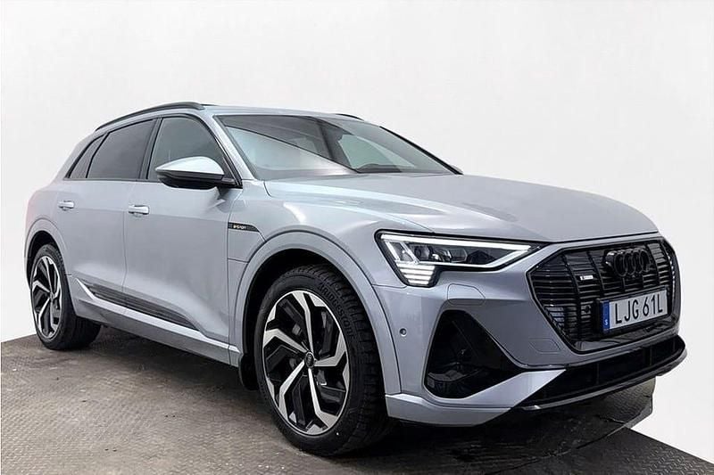 Begagnad Audi e-tron S-Line 300 kW (408 HK) 2021 Silver SUV