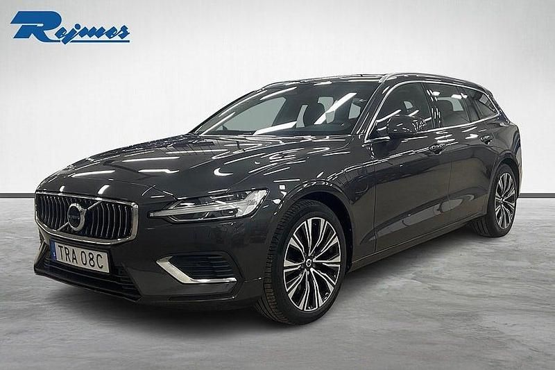 Grå Begagnad 2022 Volvo V60 Core Kombi | 359 900 kr (Marknadspris) - Bild 1/4