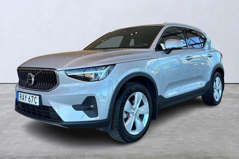 Silver Begagnad 2023 Volvo XC40 Core SUV | 359 900 kr (Marknadspris) - Bild 1/4