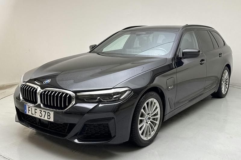 Svart Begagnad 2022 BMW 530 M Sport Kombi | 359 000 kr - Bild 1/4
