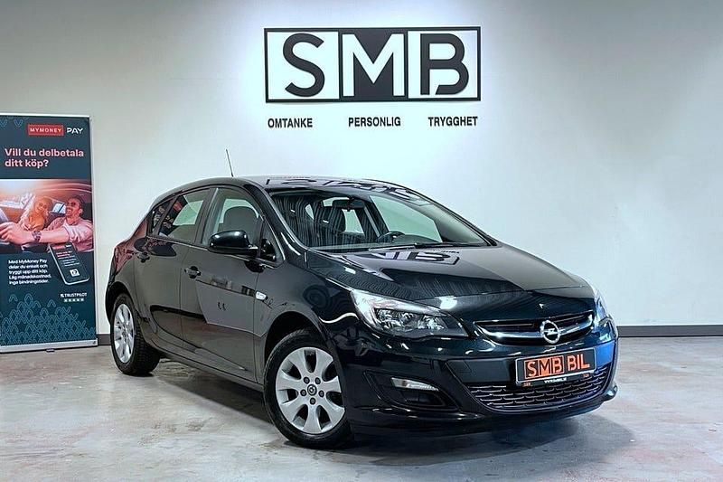 Svart Begagnad 2015 Opel Astra Active Halvkombi | 69 900 kr (Marknadspris) - Bild 1/4