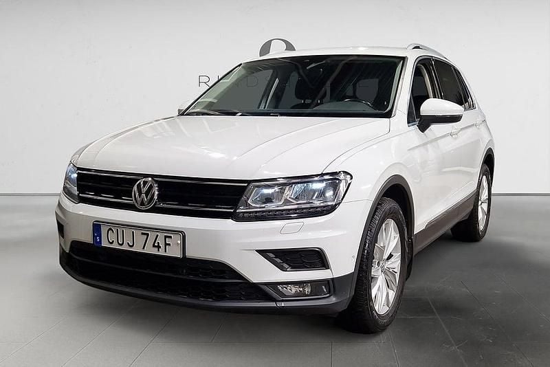 Vit Begagnad 2019 VW Tiguan SUV | 204 900 kr (Superpris) - Bild 1/3
