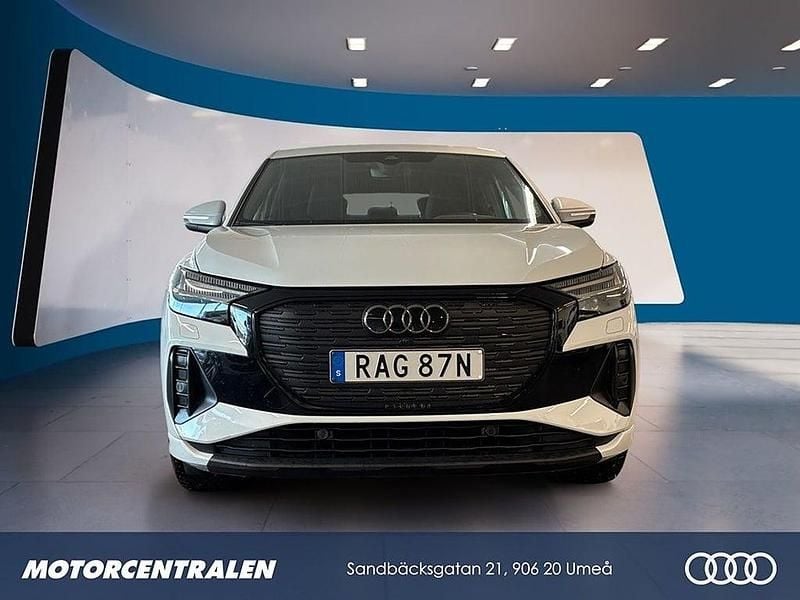 Begagnad Audi Q4 Sportback e-tron Comfort 219 kW (299 HK) 2023 Vit SUV