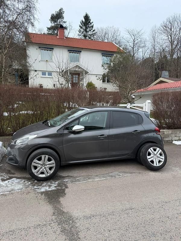 Begagnad 2019 Peugeot 208 Halvkombi | 89 900 kr (Marknadspris) - Bild 1/4