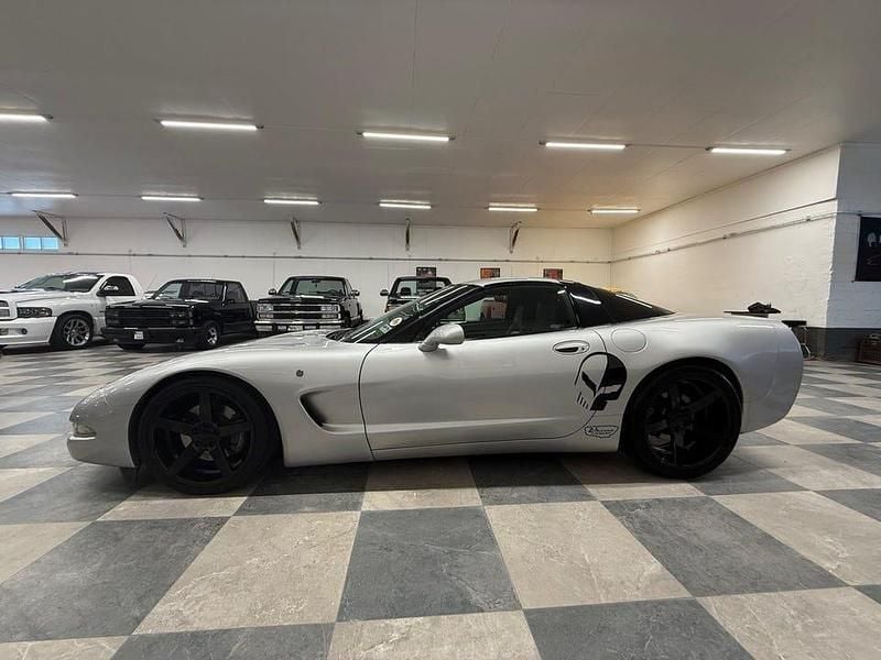 Silver Begagnad 2001 Chevrolet Corvette C5 LS Sportkupé | 229 000 kr - Bild 1/4