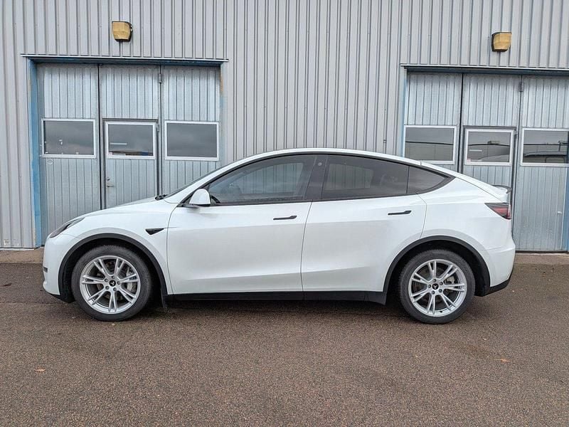 Begagnad 2023 Tesla Model Y Long Range AWD SUV | 414 900 kr (Bra pris) - Bild 1/4