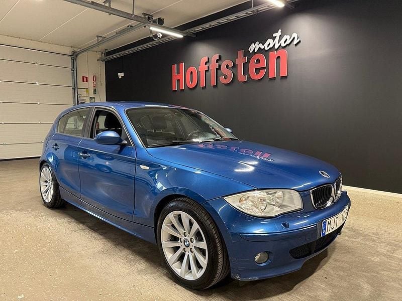 Blå Begagnad 2006 BMW 120 Advantage Halvkombi | 59 900 kr (Marknadspris) - Bild 1/4