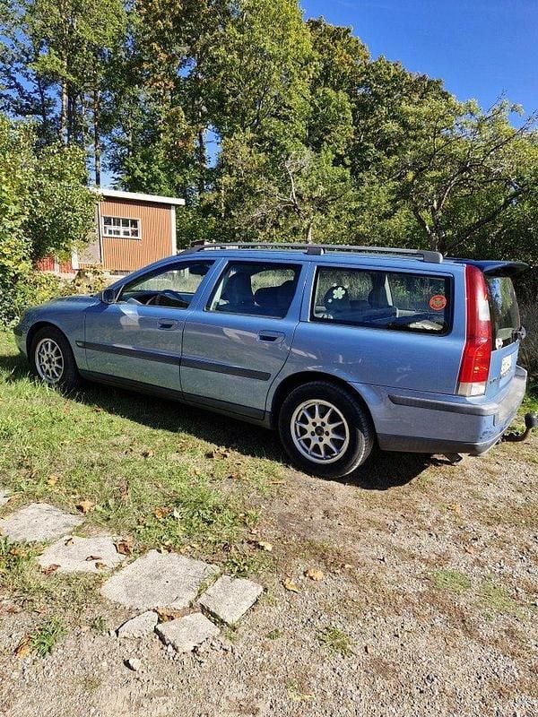 Blå Begagnad 2004 Volvo V70 Kombi | 16 000 kr - Bild 1/4