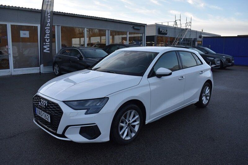 Vit Begagnad 2022 Audi A3 Sportback Proline Halvkombi | 219 000 kr (Marknadspris) - Bild 1/4