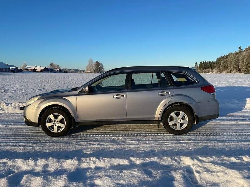 Begagnad 2010 Subaru Outback Sedan | 34 000 kr (Lite dyr) - Bild 1/4