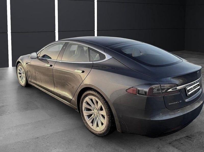 Begagnad Tesla Model S Long Range AWD 397 kW (541 HK) 2019 Grå Halvkombi