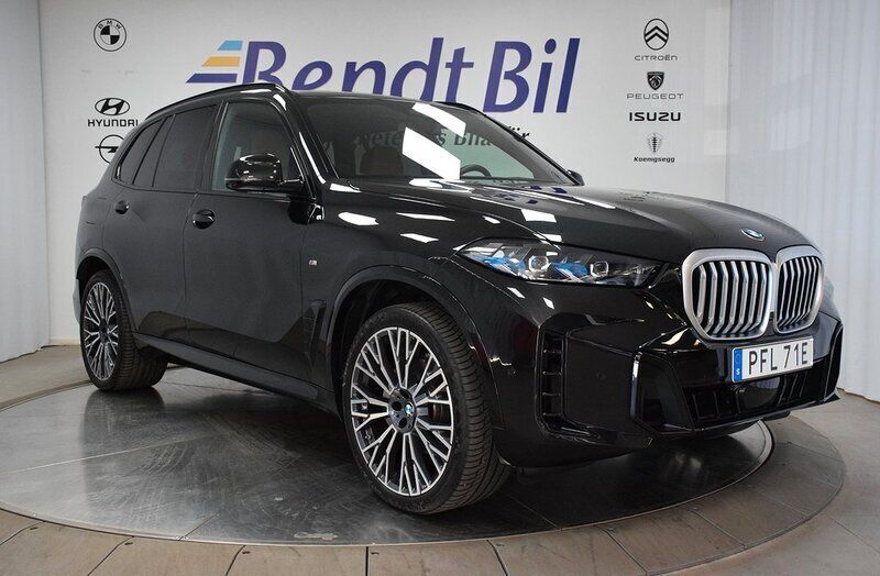 Safirsvart metallic Begagnad 2024 BMW X5 Comfort Edition SUV | 959 500 kr - Bild 1/4