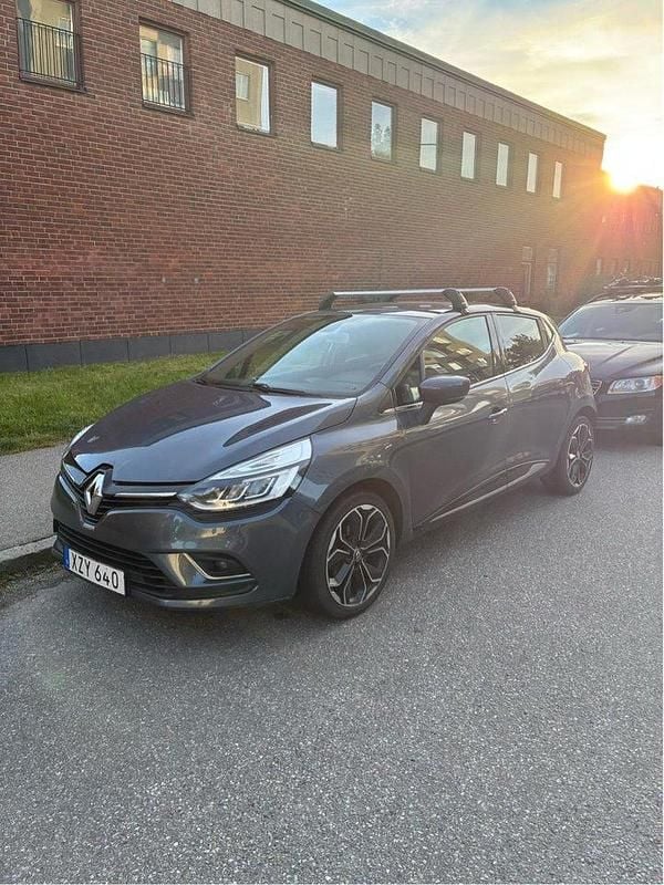 Grå Begagnad 2019 Renault Clio IV Intens Halvkombi | 90 000 kr (Bra pris) - Bild 1/4