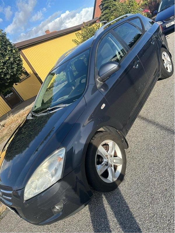 Grå Begagnad 2009 Kia Ceed Sportswagon 4 Kombi | 40 000 kr (Marknadspris) - Bild 1/4