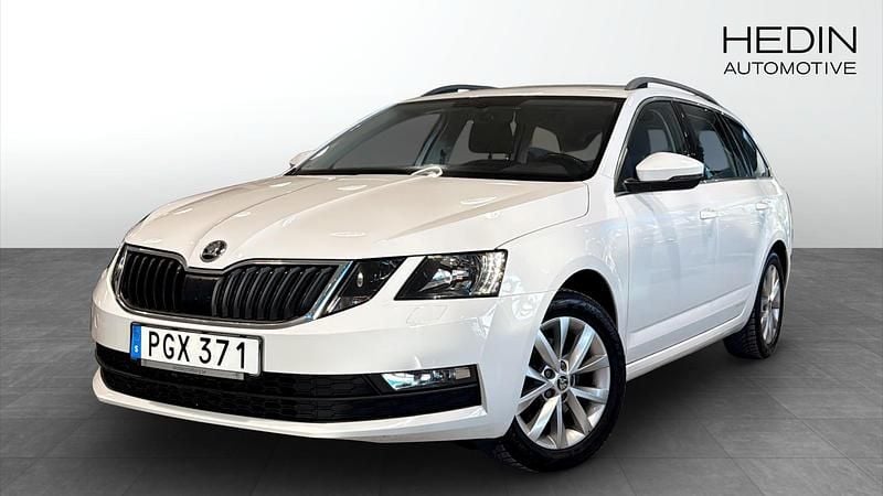 Vit Begagnad 2017 Skoda Octavia Kombi | 129 900 kr (Marknadspris) - Bild 1/4