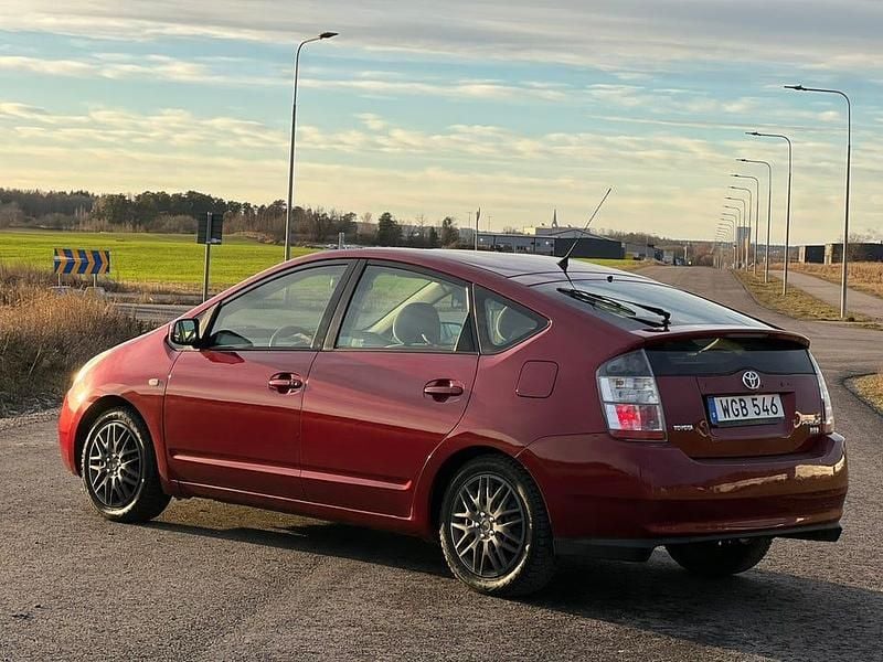 Begagnad 2004 Toyota Prius Halvkombi | 45 000 kr (Marknadspris) - Bild 1/4
