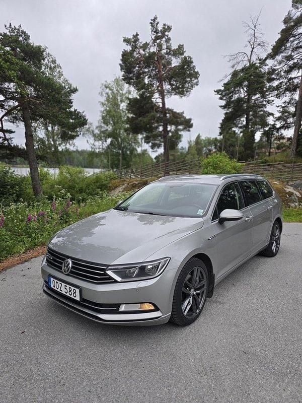 Silver Begagnad 2017 VW Passat Kombi | 155 000 kr (Marknadspris) - Bild 1/4