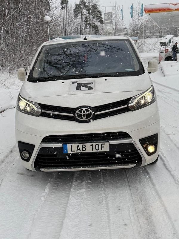 Begagnad 2021 Toyota Proace Minibuss | 90 000 kr - Bild 1/4