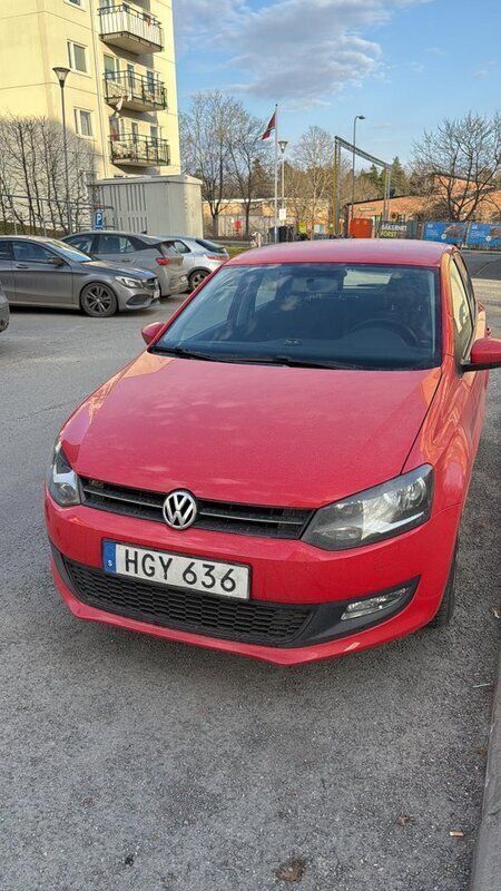 Röd Begagnad 2014 VW Polo Halvkombi | 68 900 kr (Marknadspris) - Bild 1/4