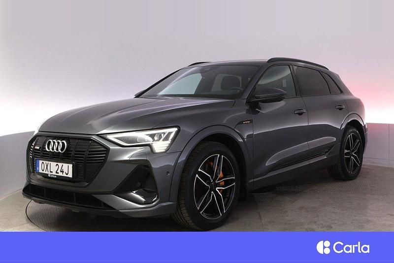 Grå Begagnad 2020 Audi e-tron S-Line SUV | 374 900 kr (Marknadspris) - Bild 1/4