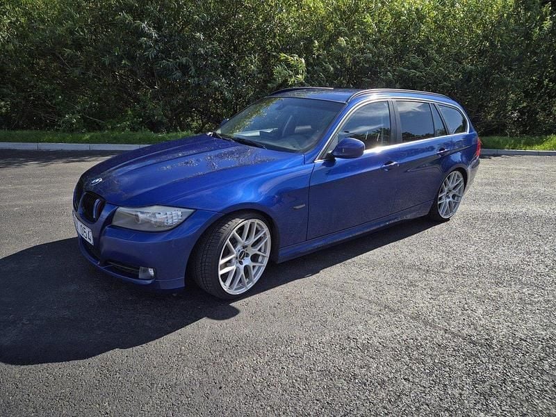 Blå Begagnad 2012 BMW 325 Kombi | 88 000 kr (Dyr) - Bild 1/4