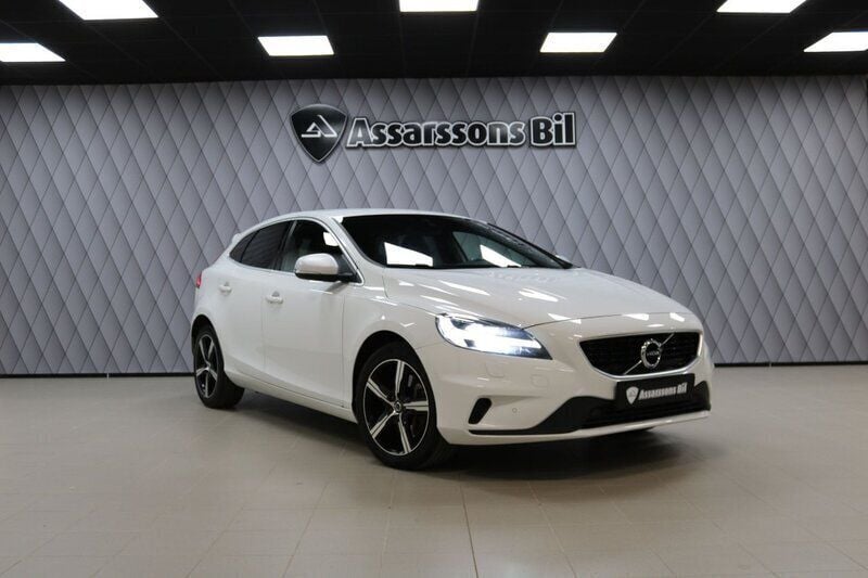 Vit Begagnad 2018 Volvo V40 Business Edition Kombi | 199 000 kr (Lite dyr) - Bild 1/4