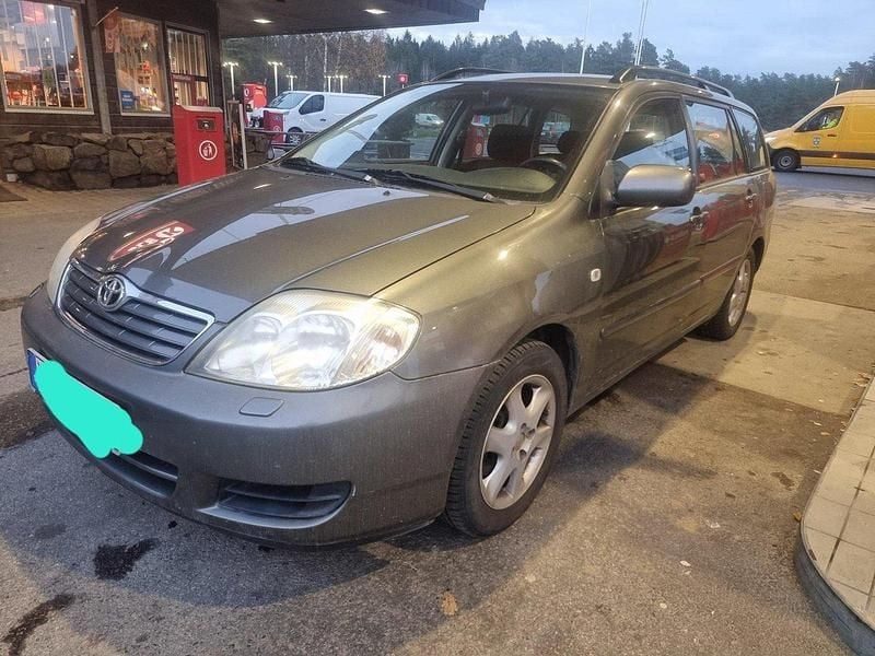 Grå Begagnad 2006 Toyota Corolla Kombi | 43 000 kr (Marknadspris) - Bild 1/4