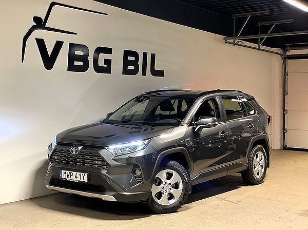 Begagnad 2021 Toyota RAV4 Hybrid Active SUV | 344 900 kr (Marknadspris) - Bild 1/4