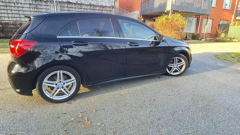 Svart Begagnad 2016 Mercedes A220 AMG Halvkombi | 175 000 kr (Superpris) - Bild 1/4
