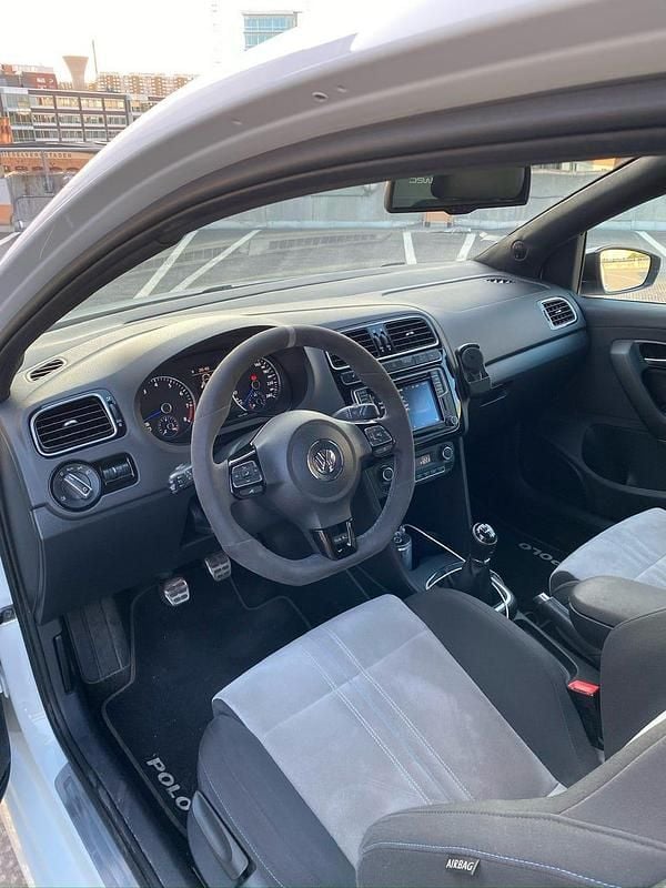 Begagnad VW Polo R 220 HK (161 kW) 2014
