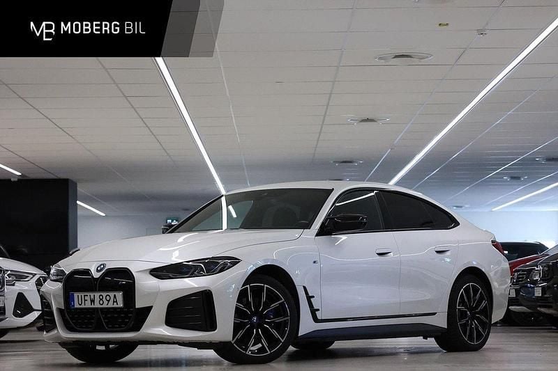 Vit Begagnad 2023 BMW i4 Shadowline Sedan | 529 900 kr (Superpris) - Bild 1/3