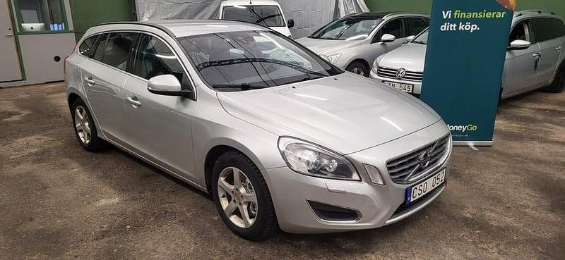 Begagnad Volvo V60 Momentum 205 HK (150 kW) 2011 Grå Kombi