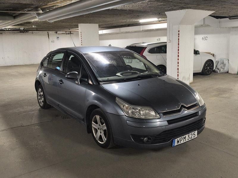 Silver Begagnad 2005 Citroën C4 Halvkombi | 11 900 kr - Bild 1/4